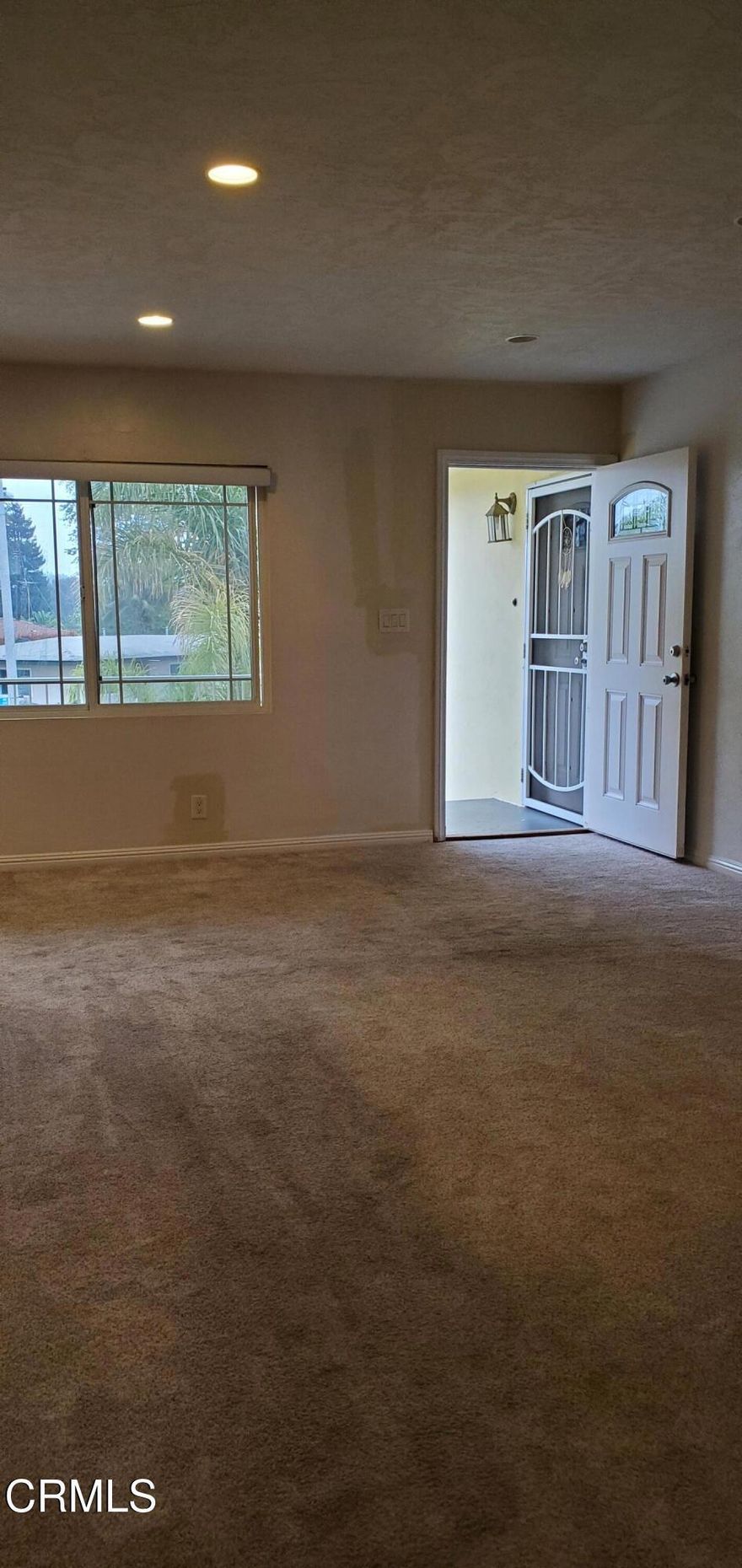 Here is an extra large unit for all you needs. Not only is this unit is conveniently located near almost everything, it also comes with a garage. Enjoy quiet and beauty in this amazing complex. This complex is a step above the rest and this unit is a Must see. Even save a little cash since Gas, Water & Trash are all included in the rent.  Call Now 805-658-2531