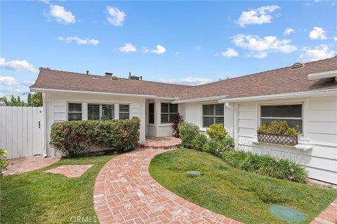 Photo of 23047 Friar ST, Woodland Hills, CA 91367 (MLS # SR26121114)