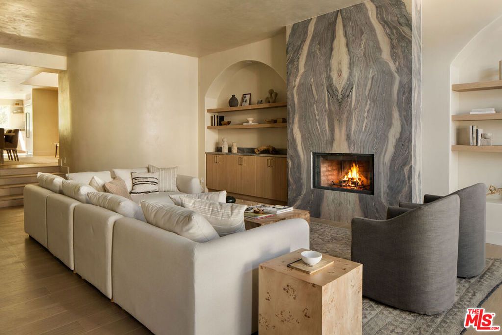 Photo of 18 Voyage Street, Marina Del Rey, CA 90292 (MLS # 26656421)