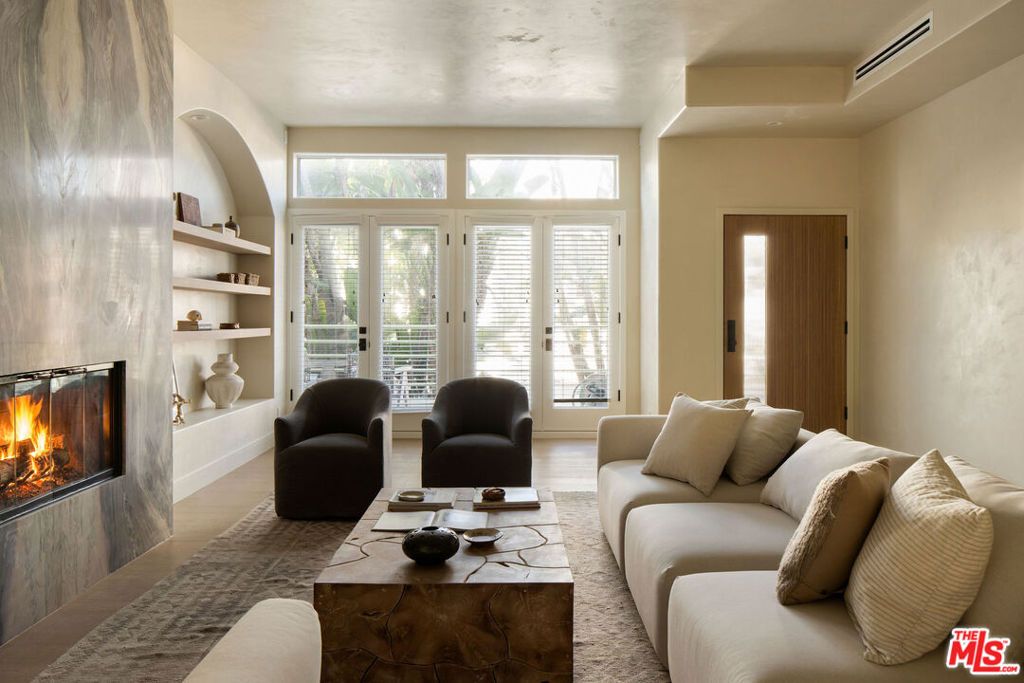 Photo of 18 Voyage Street, Marina Del Rey, CA 90292 (MLS # 26656421)