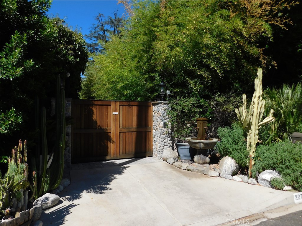 Charming studio apartment available for lease in a fully gated Woodland Hills property with laundry on site. This private unit offers a bright, open layout with a modern bathroom, sleek finishes, and plenty of natural light. Enjoy a comfortable, low-maintenance lifestyle in a secure and peaceful setting, conveniently located near shopping, dining, and easy freeway access.