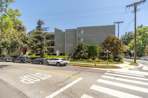 Photo of 1236 N Columbus AVE #11, Glendale, CA 91202 (MLS # GD26167634)