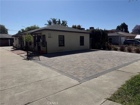 Photo of 5922 Colfax Avenue, Valley Village, CA 91601 (MLS # SR26107322)