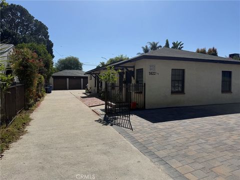 Photo of 5922 Colfax Avenue, Valley Village, CA 91601 (MLS # SR26107322)
