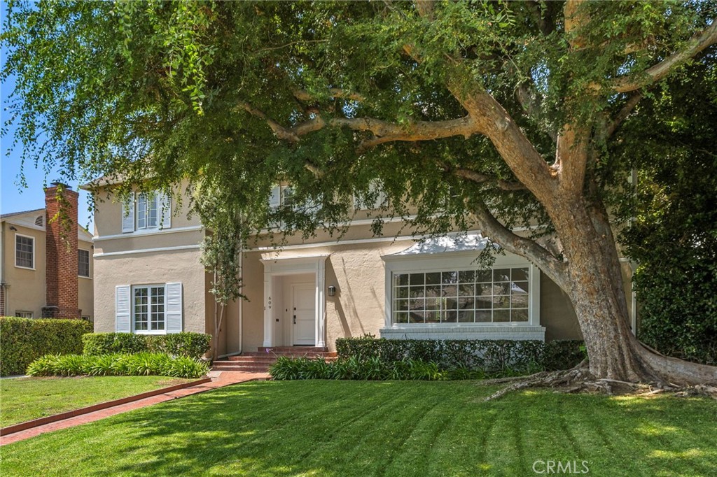 609 N Oakhurst Drive