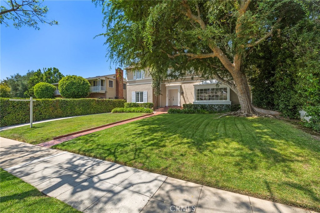 609 N Oakhurst Drive