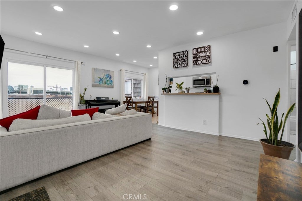 15516 Nordhoff Street 217