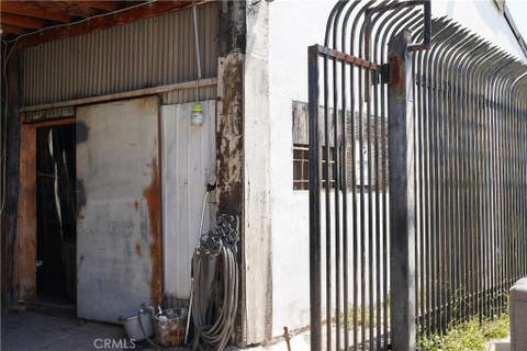 Photo of 911 E 108th ST, Los Angeles, CA 90059 (MLS # SR26180515)