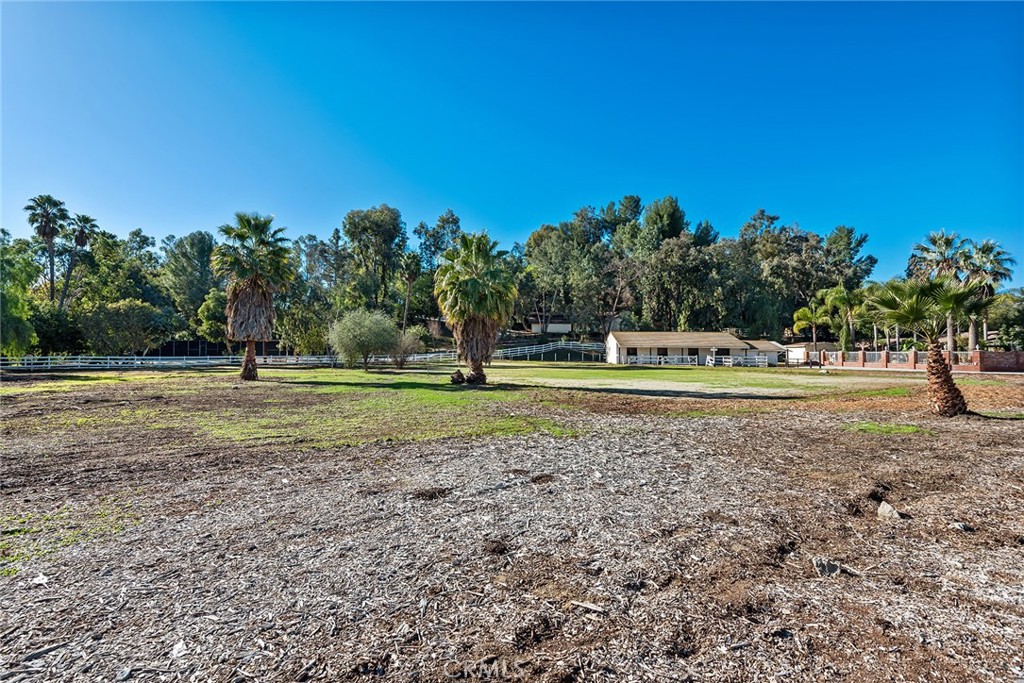 5546 PARADISE VALLEY Road