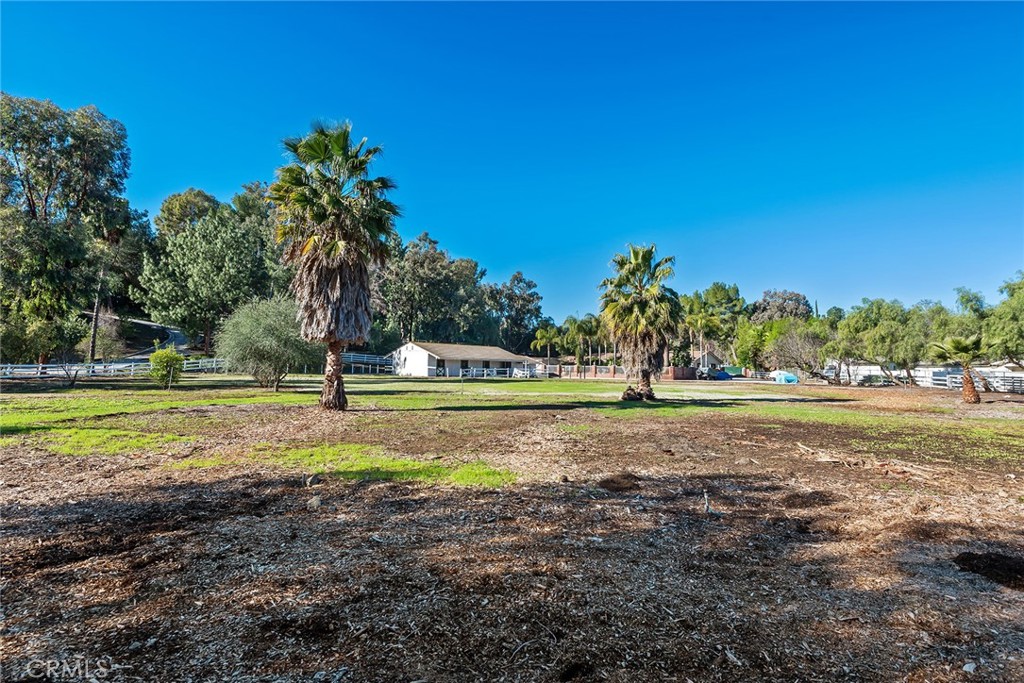 5546 PARADISE VALLEY Road