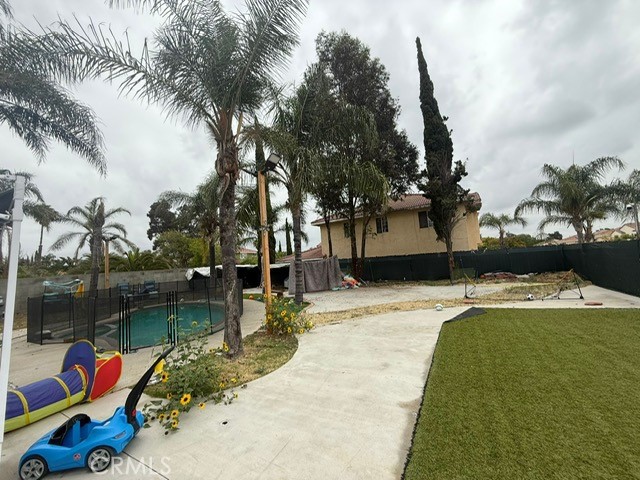 541 N Larch Avenue