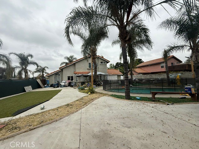 541 N Larch Avenue