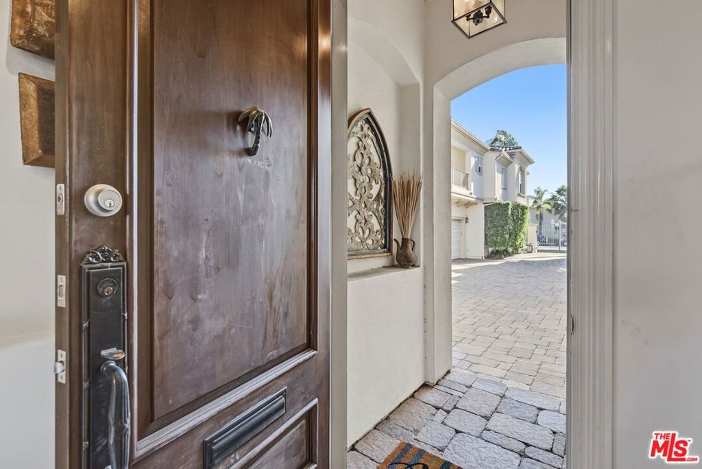 Photo of 2112 Butler Avenue, Los Angeles, CA 90025 (MLS # 26669923)