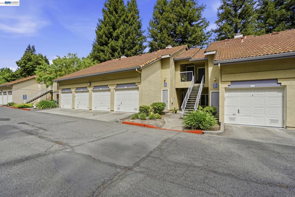 1405 Forest Run
