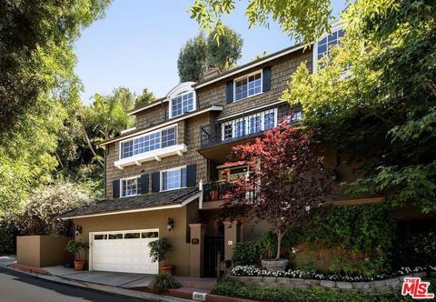 Photo of 9315 Beverly Crest Drive, Beverly Hills, CA 90210 (MLS # 25615131)