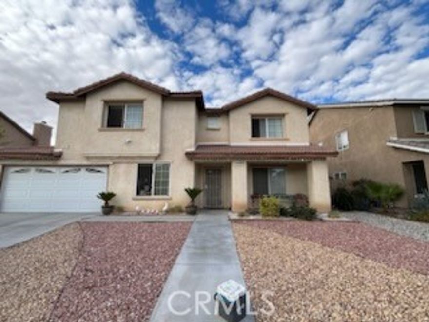 Beautiful home with 5 bedrooms, one downstairs and 4 upstairs. This home has a large living room, large family room and large master bedroom.
It has a water softener in the garage. Tile in the kitchen with wood flooring up to the front door.