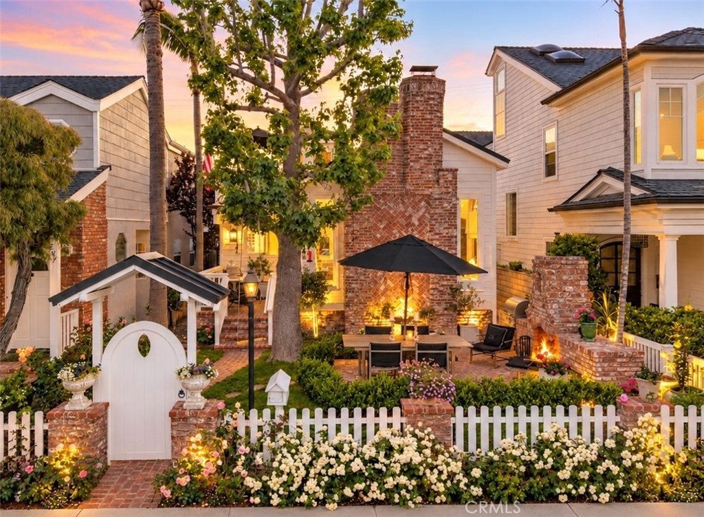 Photo of 209 Diamond Avenue, Newport Beach, CA 92662 (MLS # OC26221485)