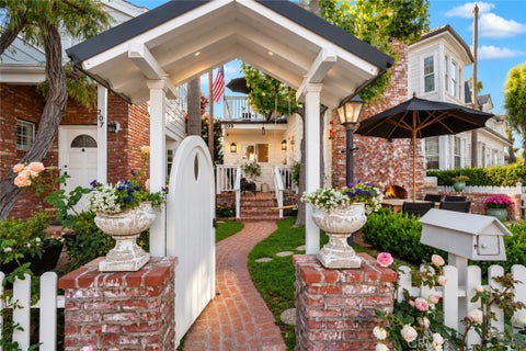 Photo of 209 Diamond Avenue, Newport Beach, CA 92662 (MLS # OC26221485)