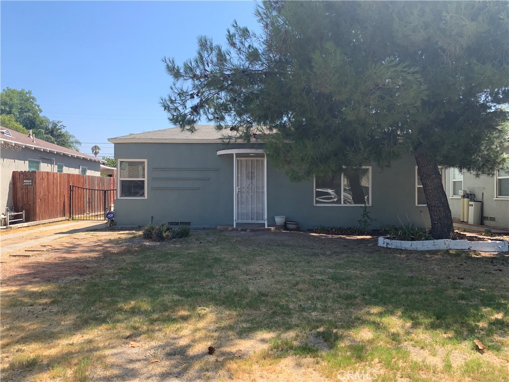 Located in the beautiful City of San Bernardino. 3 bedrooms, 1 bathroom, two bedrooms had new floors, other kitchen counters, living room, dining room were replaced two years ago.
