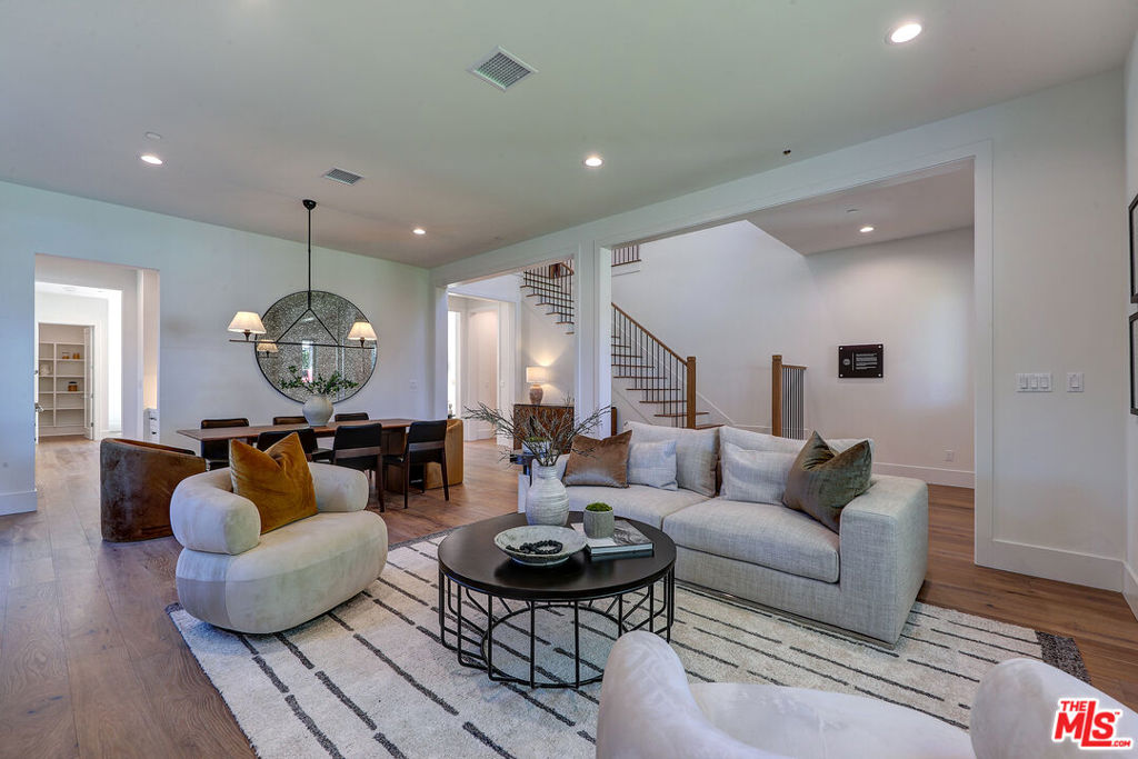Properties 4 7733 Henefer Avenue