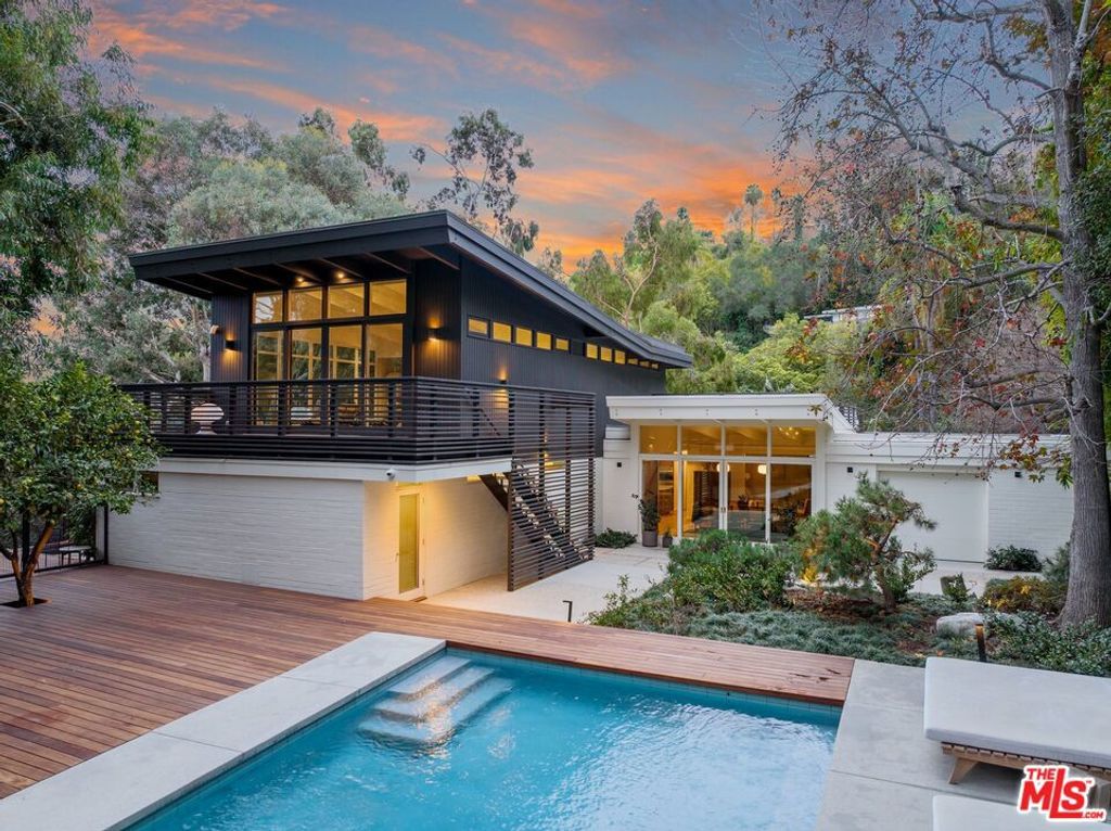 Photo of 2179 Mandeville Canyon Road, Los Angeles, CA 90049 (MLS # 25586489)