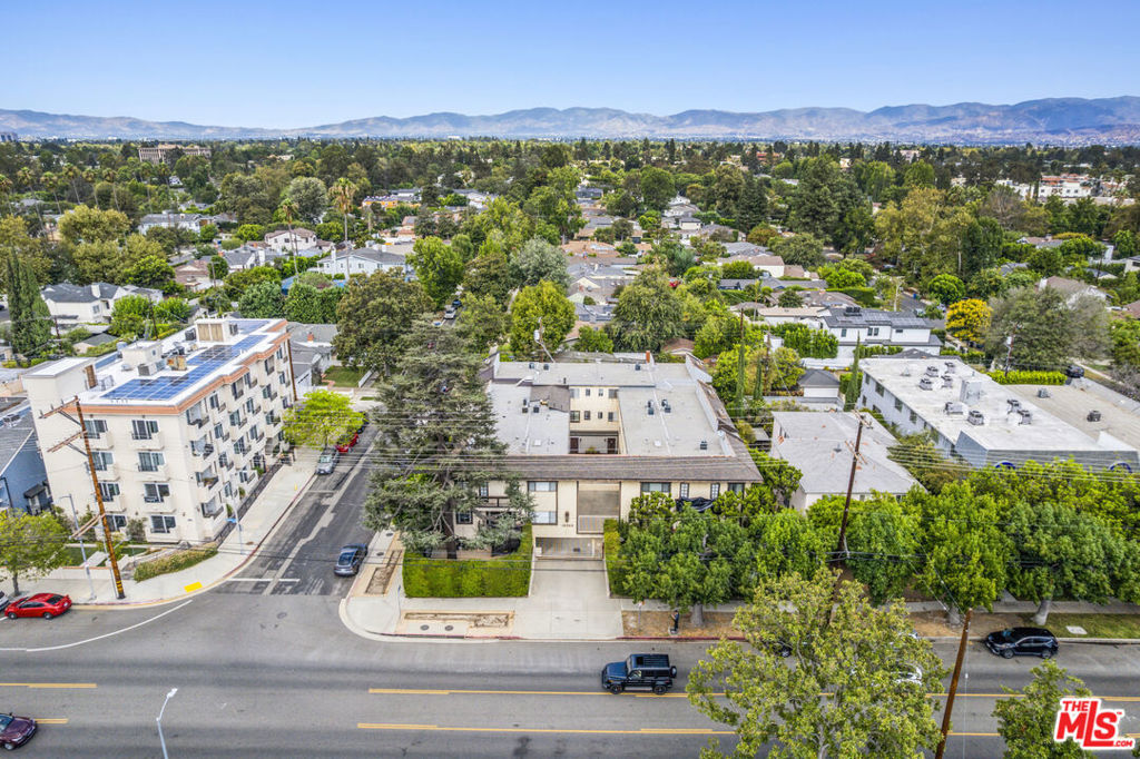 13021 Moorpark Street