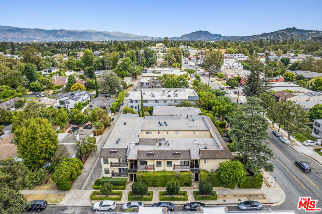 13021 Moorpark Street