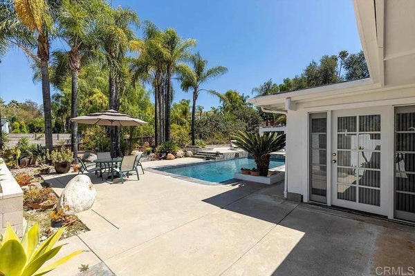 1556 VIA RANCHO PKWY, ESCONDIDO, CA 92029 - Image 4604b32f5cc41722f1a735a5940a939c/1360861237