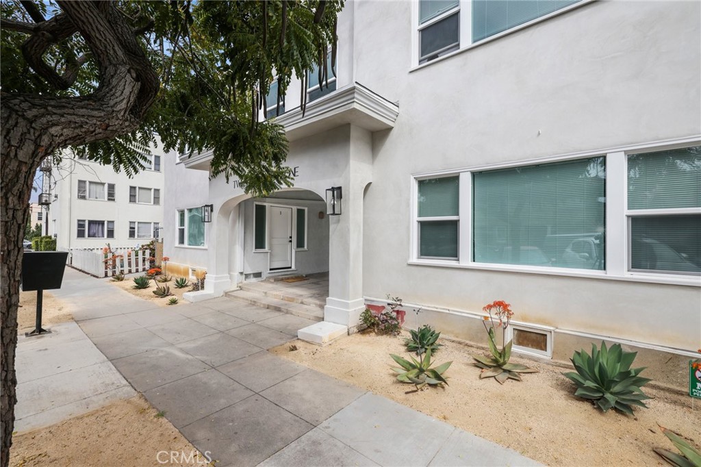1221 E 1st Street