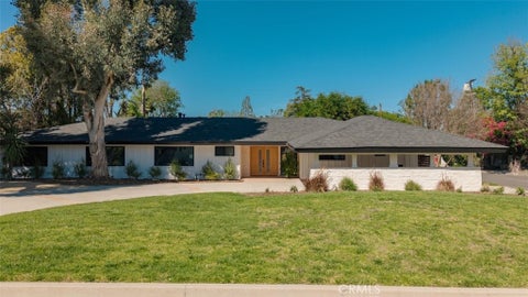 Photo of 17601 McCormick Street, Encino, CA 91316 (MLS # SR26137411)
