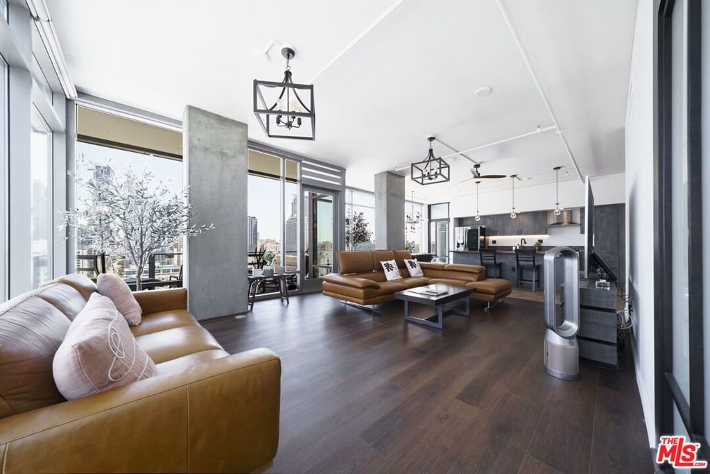 Photo of 1100 S HOPE Street #1516, Los Angeles, CA 90015 (MLS # 26657709)