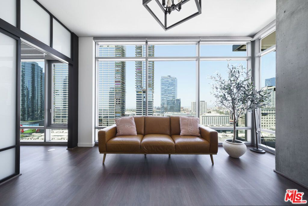 Photo of 1100 S HOPE Street #1516, Los Angeles, CA 90015 (MLS # 26657709)