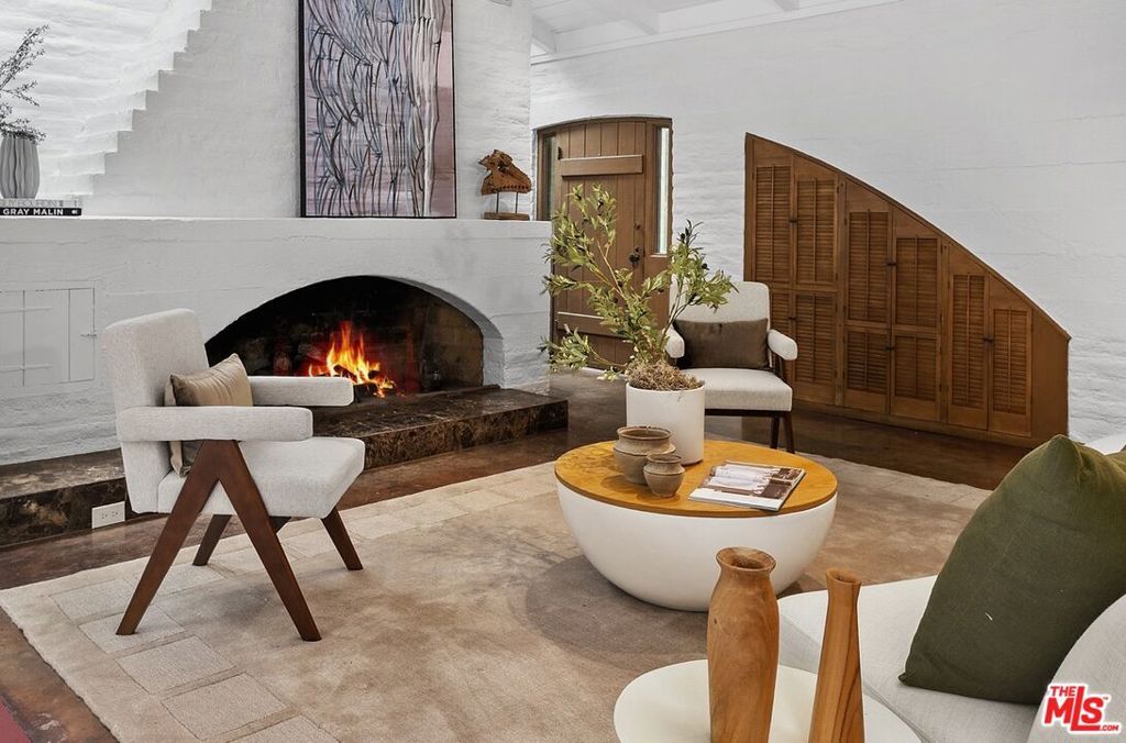 Photo of 1818 Old Ranch Road, Los Angeles, CA 90049 (MLS # 25569343)