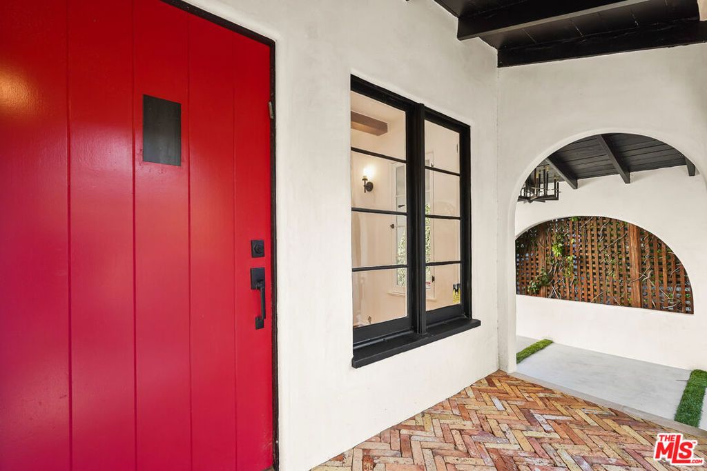 Photo of 318 N Huntley Drive, West Hollywood, CA 90048 (MLS # 26656521)