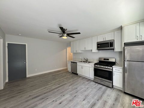 Photo of 1505 S Cochran Avenue #3, Los Angeles, CA 90019 (MLS # 26634065)