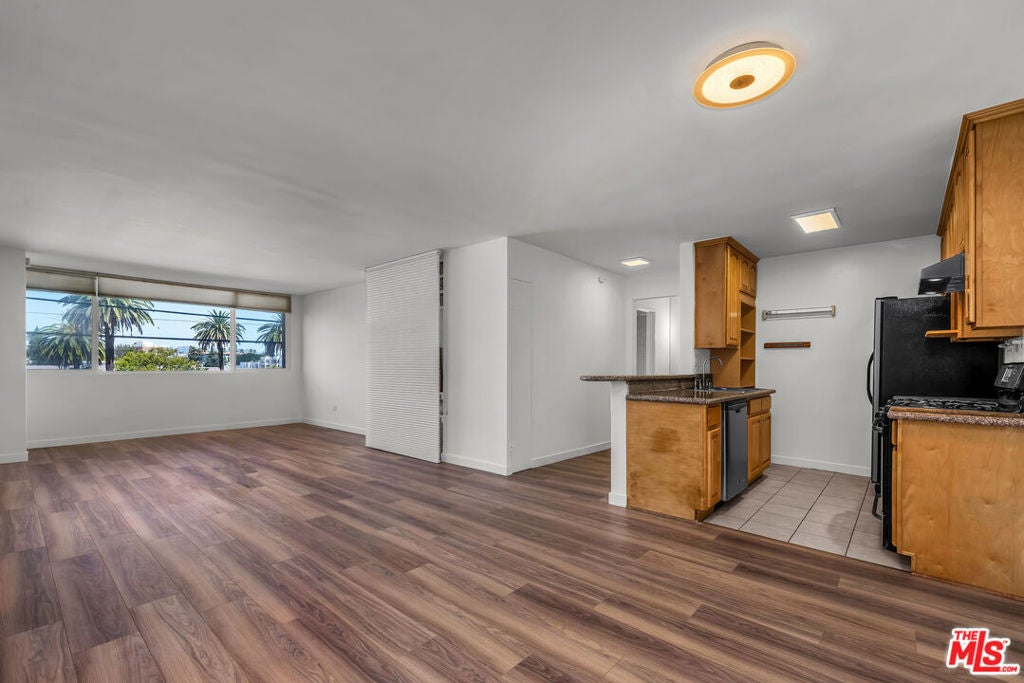 421 S La Fayette Park Place 210