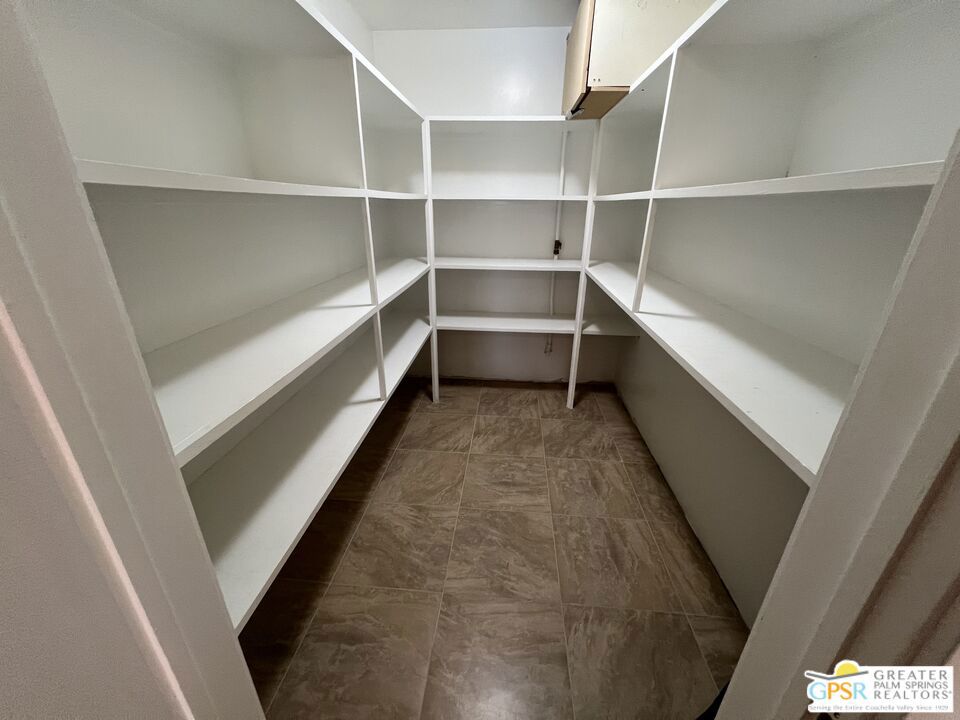 Country Club - Residential Lease