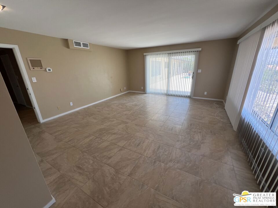 Country Club - Residential Lease