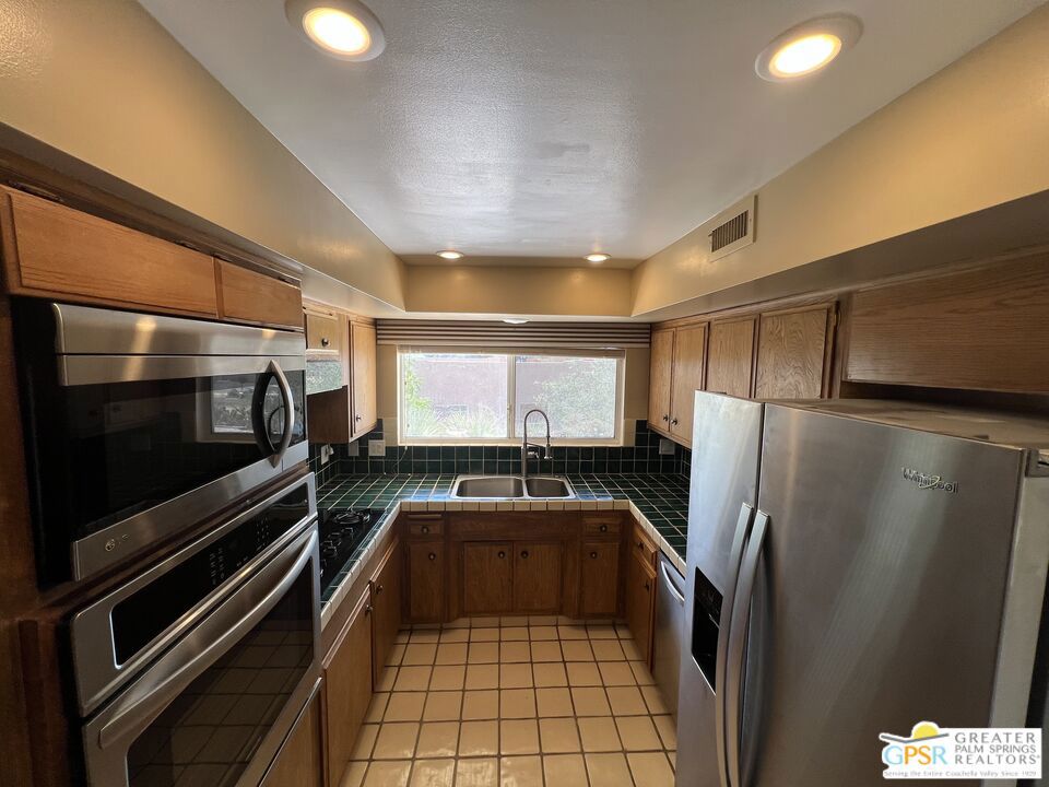 Country Club - Residential Lease