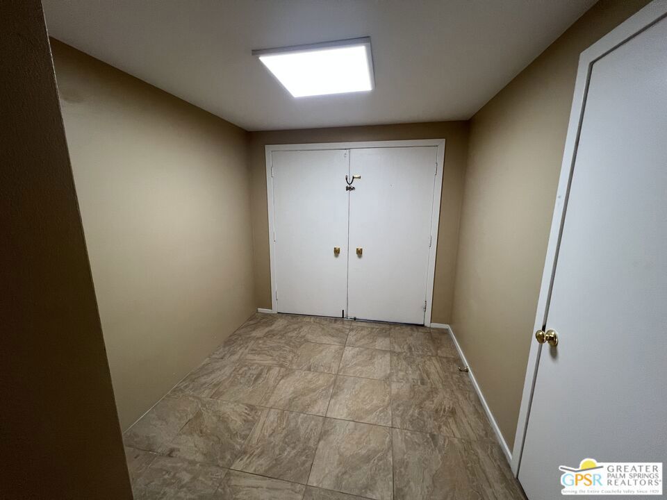 Country Club - Residential Lease