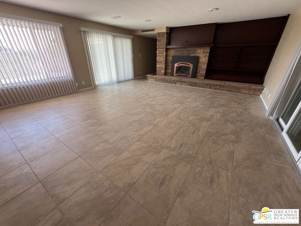 Country Club - Residential Lease