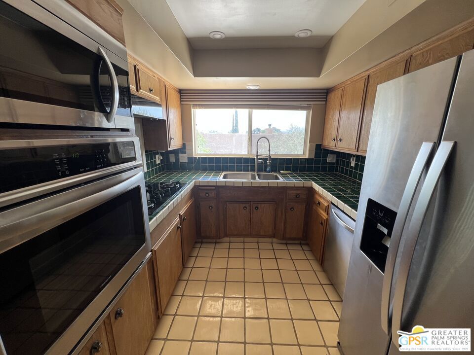 Country Club - Residential Lease