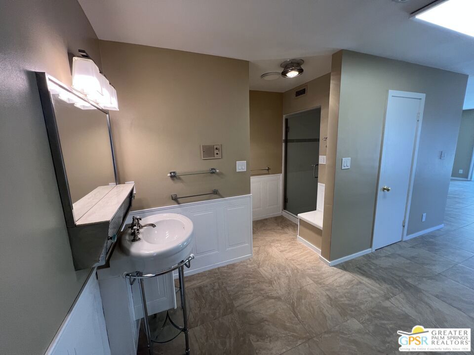 Country Club - Residential Lease