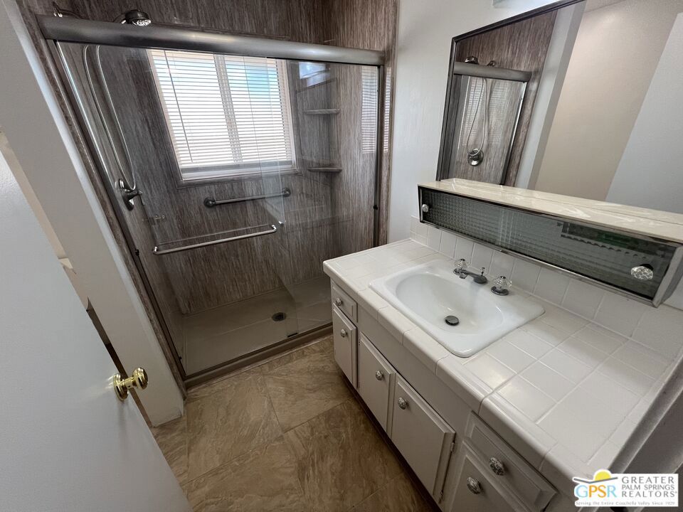 Country Club - Residential Lease