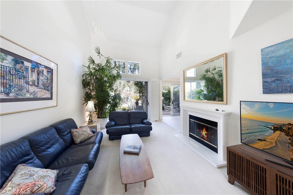 8 Longbourn Aisle