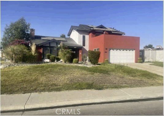 Single Family 3bd 2 1/2bath Home with a built in Swimming Pool located in the desirable Laurelglen area. Has so much to offer, Don't miss this opportunity.