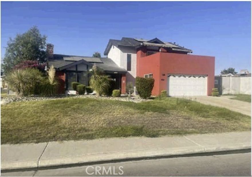 Single Family 3bd 2 1/2bath Home with a built in Swimming Pool located in the desirable Laurelglen area. Has so much to offer, Don't miss this opportunity.