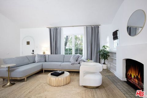 Photo of 951 N Martel Avenue, Los Angeles, CA 90046 (MLS # 25625305)