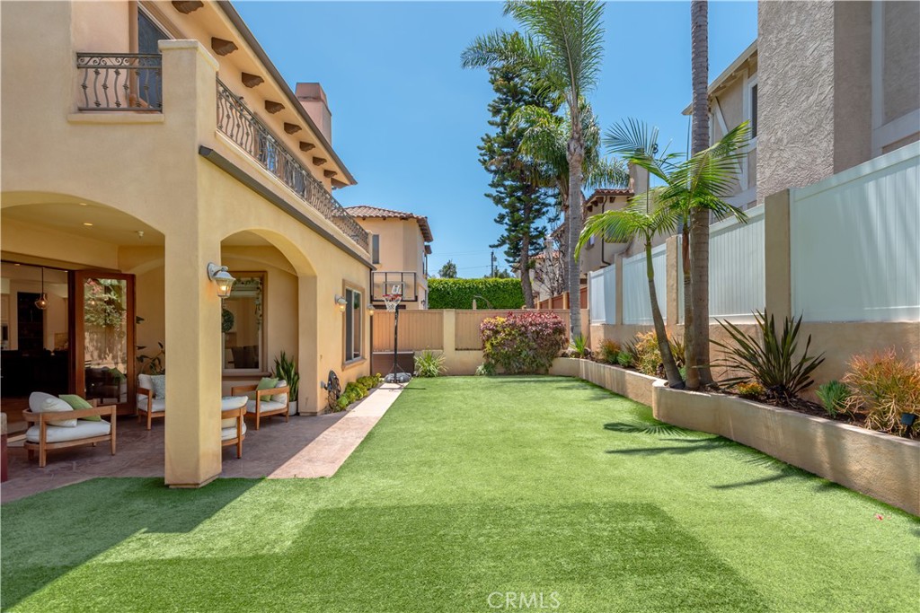 1207 Harkness Lane