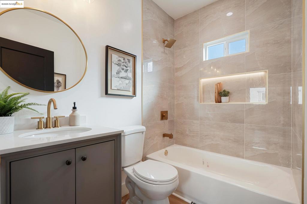 OAKLAND - Residential